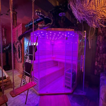 Jungle Spa Bed & Breakfast Dunkirk Bagian luar foto