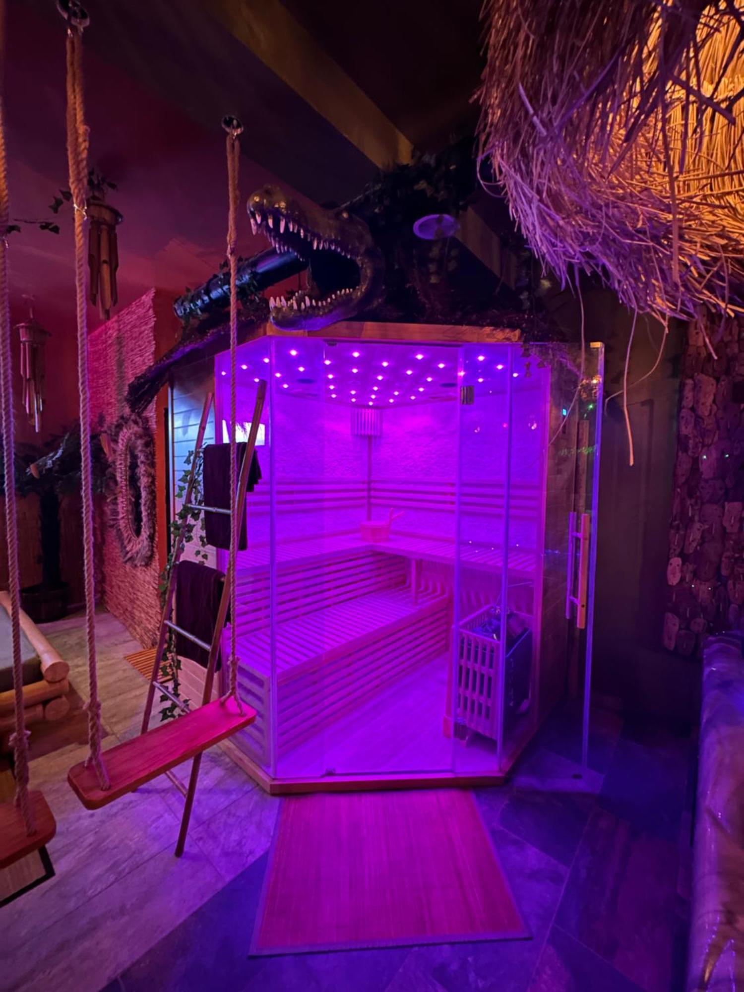 Jungle Spa Bed & Breakfast Dunkirk Bagian luar foto